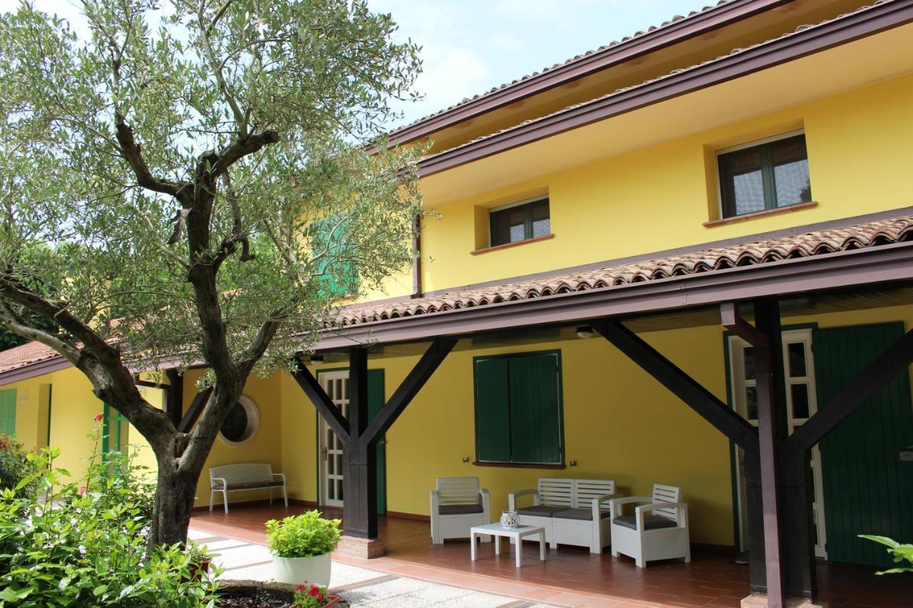 B&B Villa Dei Cigni Reali 카르피 외부 사진